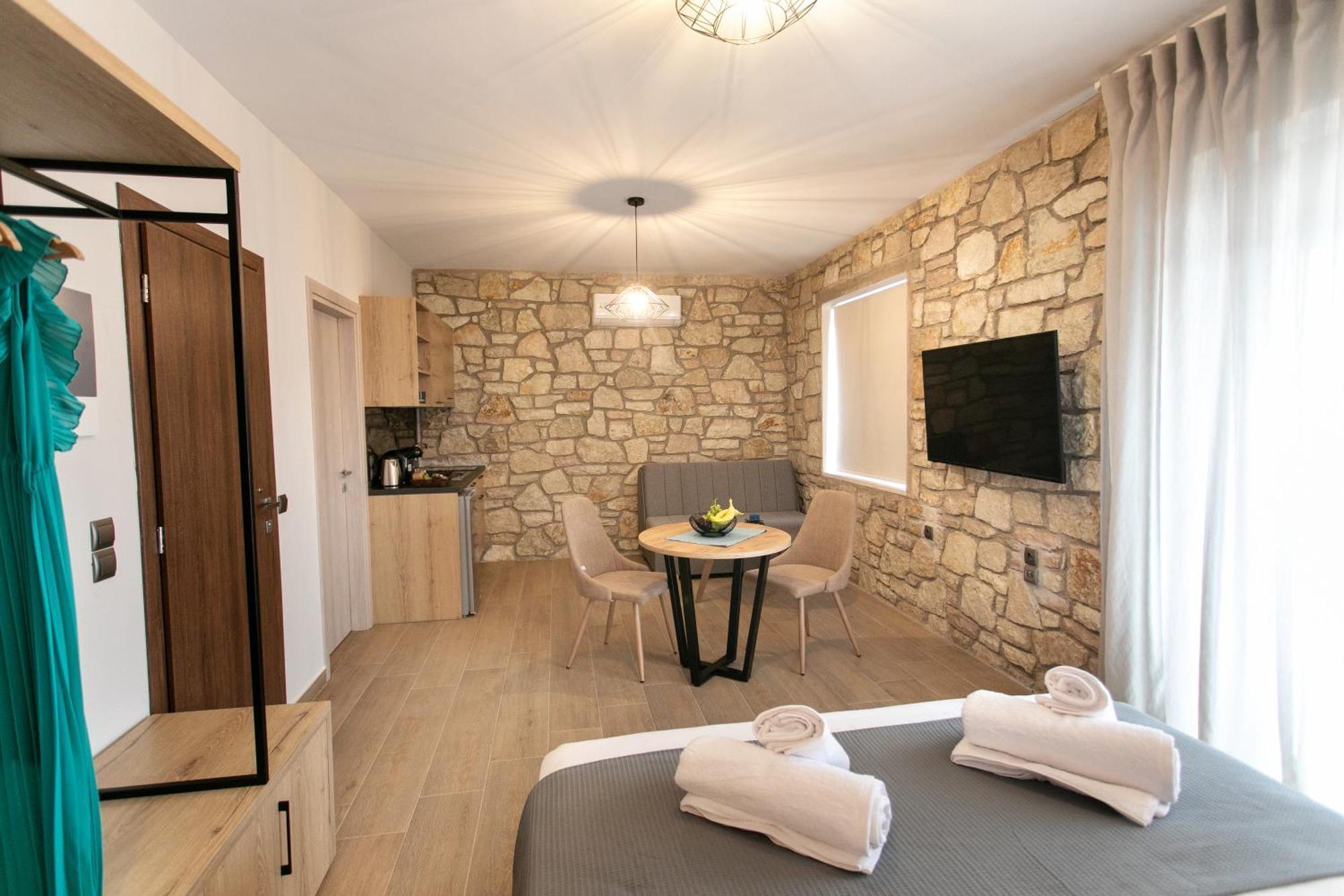 Michelangelo Suites And Apartments Valanidorachi Esterno foto