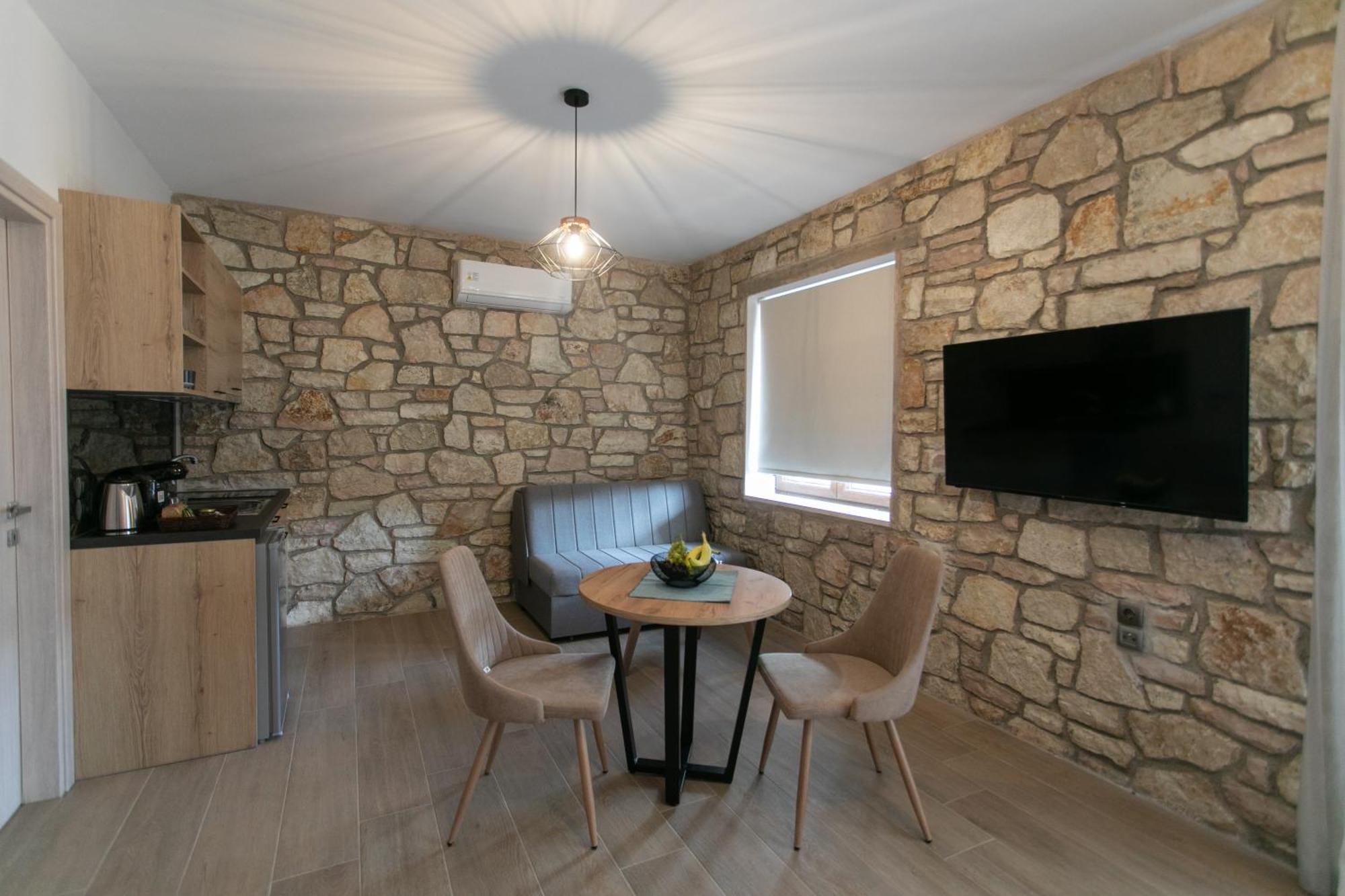 Michelangelo Suites And Apartments Valanidorachi Esterno foto